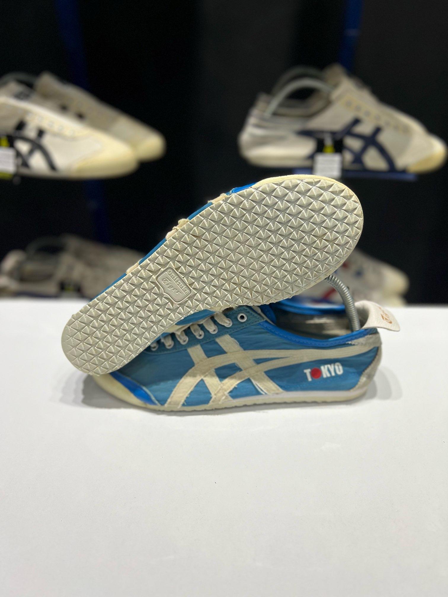 Onitsuka 